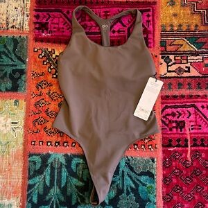 NWT Alo Yoga Sleek Back Bodysuit, Size M